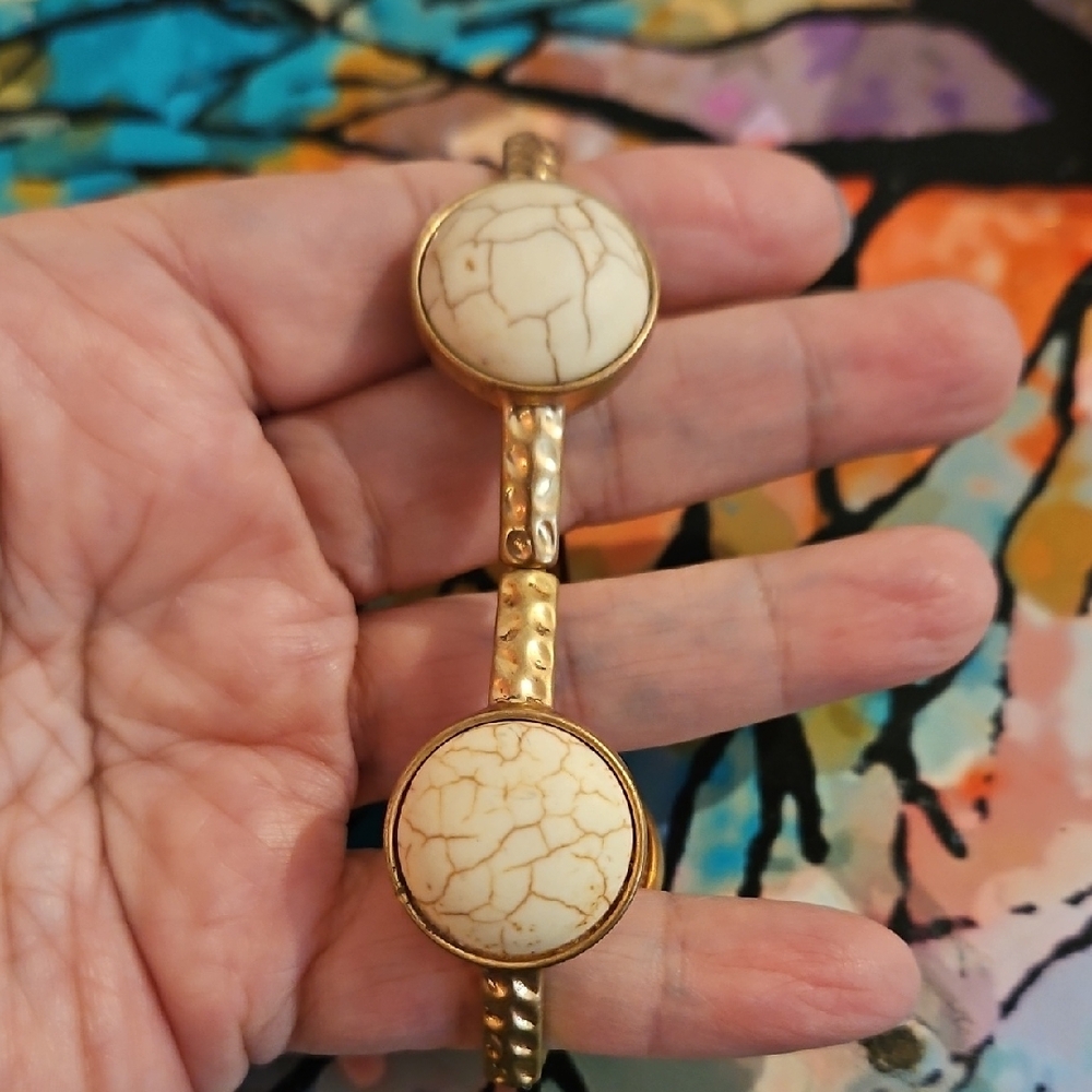 Plunder Gold and Cream Vintage Bracelet with Crackle Stones